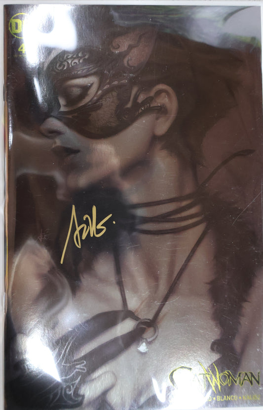 Catwoman #4 DC Boutique Edition Artgerm Gold Foil Variant Signed